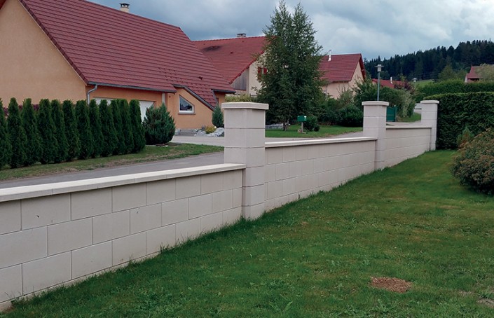 Mur de Clôture en Blocs ELCO Alvéolés Parement lisse Ton Pierre